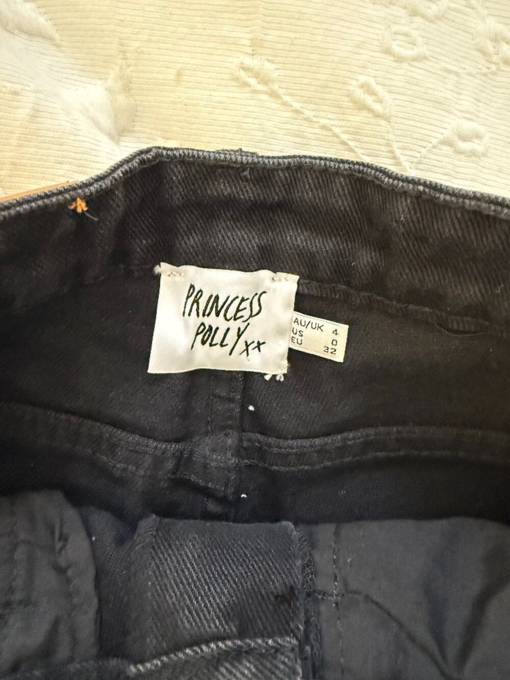 🦋 2/30 Princess Polly Black Distressed Denim Shorts Size 0 - Picture 2 of 4